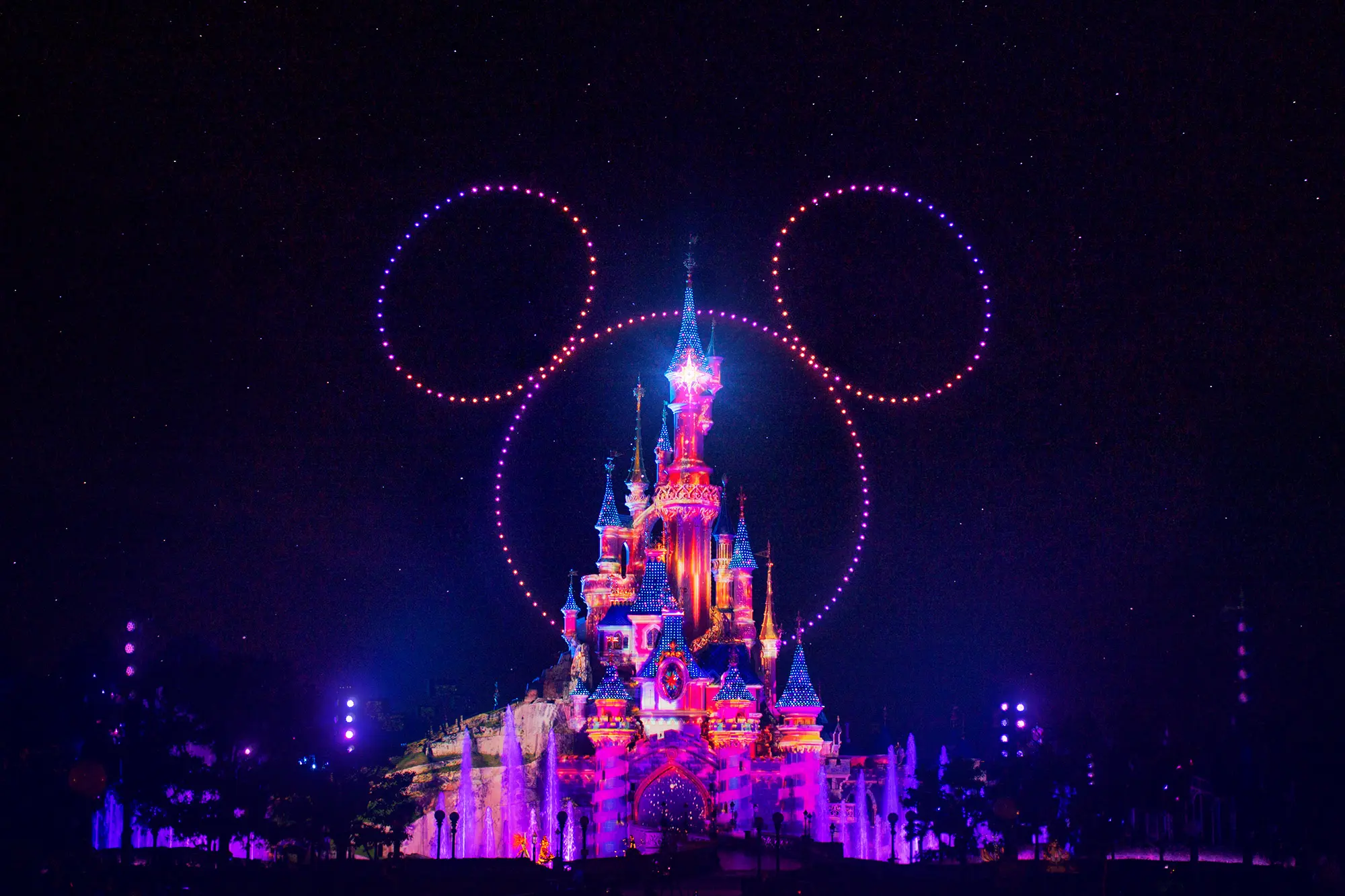Disneyland Paris : Les drones font leur retour dans « Disney Tales of Magic »